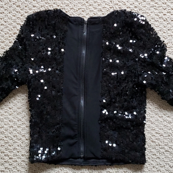 Crop top and skirt - Picture 2 of 7